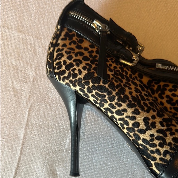 Vince Camuto Brown and Black Heels with Sophisticated Design - Picture 3 of 11